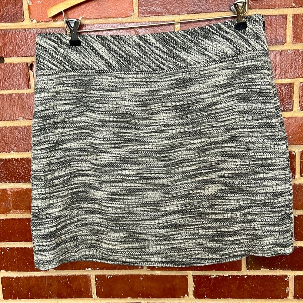 LOFT balck and white winter skirt, size 12.